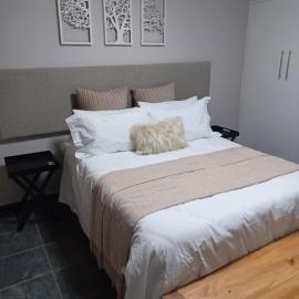 11 Debonair Self Catering Apartment