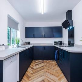 Spacious 3 bedroom close to Leeds city centre with parking - Short Stay Leeds, hotel a Knowsthorpe