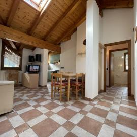 032 Mansarda Pinzolo – hotel w mieście Pinzolo