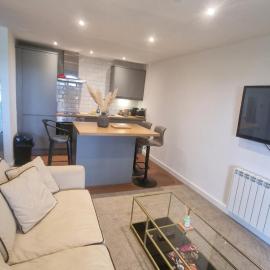 Rutland Point apartment Perfect for contractors plenty of parking