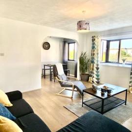 2 bedroom house in Rhos-on-sea, hotel in Llandrillo-yn-Rhôs