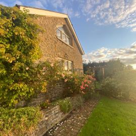 Pippin Lodge โรงแรมในLlanwrda