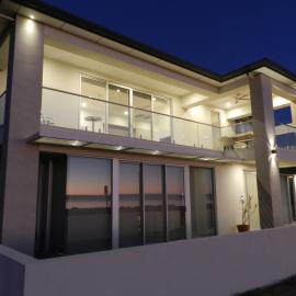 Beachfront Guesthouse Adelaide - stunning views, hotel in Largs