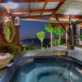 Knysna Lodge - Self Catering Unit with Woodfired Hot Tub