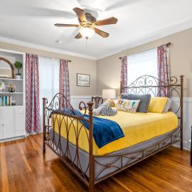 The Gameroom on Madison - Large Home Accommodates 12 Guests (102 Madison Ter), hotel in Clarksville