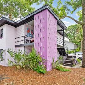 Folly Vacation Great Location, Vintage and Fun 120 Unit A، فندق في فولي بيتش