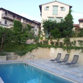 Boutique Hotel Dvor, hotelli kohteessa Dobrovo