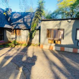 Rosebank Lodge & Backpacker, hotel din Johannesburg