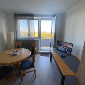 Neue Monteur und Handwerker Wohnung THMS 14 R, hotel v destinácii Wefensleben