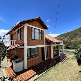 Hermosa y lujosa cabaña familiar, khách sạn ở Chachagüí