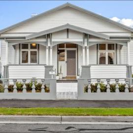 Three Bedrooms Hermay Cottage with Free Parking and 5 minutes drive to Launceston near museum, hotel in Invermay