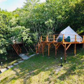 WINE ROAD GLAMPING, hotel em Cuvin