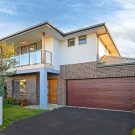 The Pond sweet 4 br home by Coles with garage&WiFi, hotel in Schofields