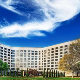 DoubleTree by Hilton Tulsa - Warren Place, отель в Талсе