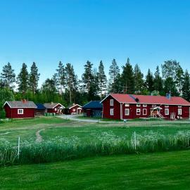 Timmerhus komplett mindre bostad med tillgång till stort servicehus: Ramsjö şehrinde bir otel