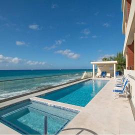 Oceanfront with 7 mile beach views, Ground-Floor, Pool, Sleeps 6, hotel u gradu West Bay