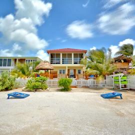 La Perla Azul Beach House with Pool, hotel in San Pedro