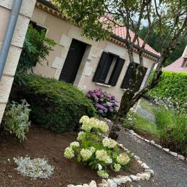 Maison Hyacinthe of Tournesol geniet in luxe, hotel in Castelnaud La Chapelle