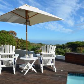 Stunning Beach House in Grotto Bay, hotel in Grotto Bay
