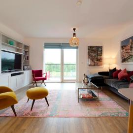 Pass the Keys Stunning and Spacious Modern Flat - Own Car Park, hotell i Cambridge