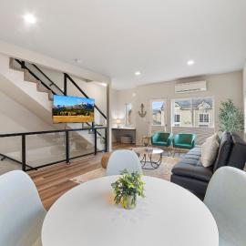 Brand New Fully Updated Condo 912 in Anacortes, hotel u gradu 'Anacortes'
