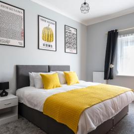 2BR 2BA Apartment - Emperor Beds - Free Parking - Near LGW Airport