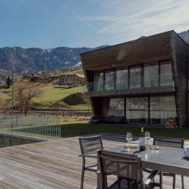 Stunning and Modern House On The Lake, hotel i Quarten