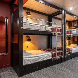 Emily Magic Hostel, viešbutis mieste Vynnyky