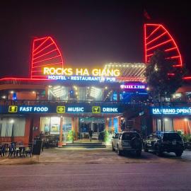 Rocks Ha Giang Hostel & Tour
