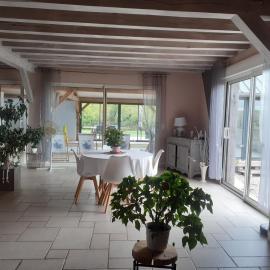 Au Pans de Bois. Repos et Détente、Auxonのホテル