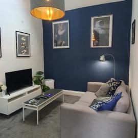 Cosy Spring Cottage at Pen Y Coed Hall, viešbutis mieste Dolgelai