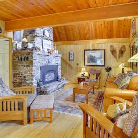 Hike, Ski & Explore! ‘Owl’s Nest’ Gold Bar Cabin, hotel a Gold Bar