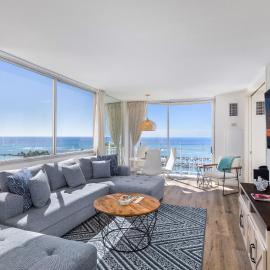 Ilikai Collection 12 Corner Oceanfront Condo with amazing views, hotel v destinácii Honolulu