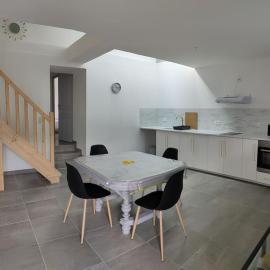 Maison totalement rénovée en 2019, à 20min de mer