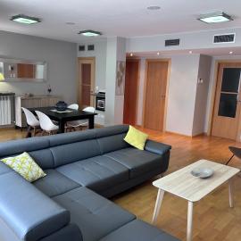 JUNCAL Bonito Loft, 110 m2, hotel u Zaragozi
