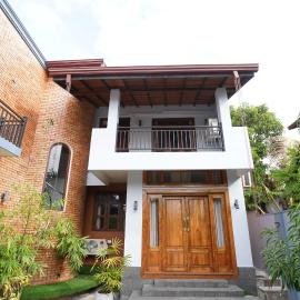 Jaruv Royal Residencies, Hotel in Divulpitiya