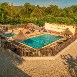 Camping Le Coin Charmant, hotel sa Chauzon
