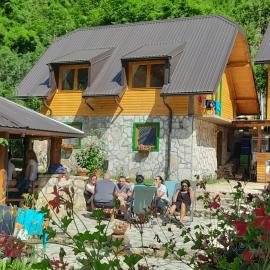 Rafting Camp Encijan – hotel w mieście Foča