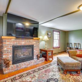 Buskirk Vacation Rental w/ Deck & Putting Green!, Hotel in Buskirk