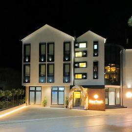 BAZ'HUR Boutique Hotel, hotel i Kukës