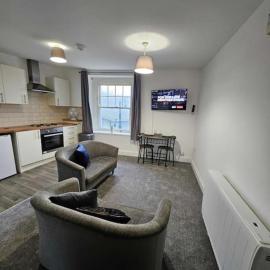 Modern Town Centre Apartment in Neath, hotelli kohteessa Neath