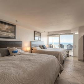Direct Oceanfront Condo, Daytona Beach, sleeps 6 - with pool