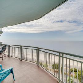Beachfront Gulfport Vacation Rental w/ Balcony!