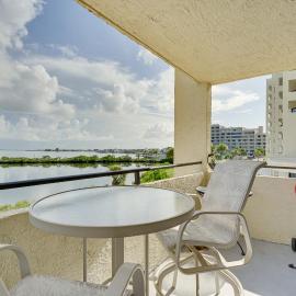 Gulf-View Balcony & Pool Access: Hudson Retreat, hotel u gradu Hadson
