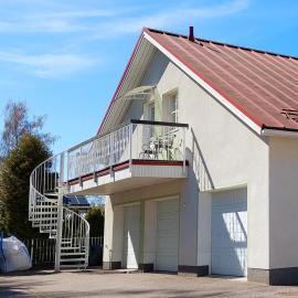 Penthouse with a balcony, hotel in Hyvinkää