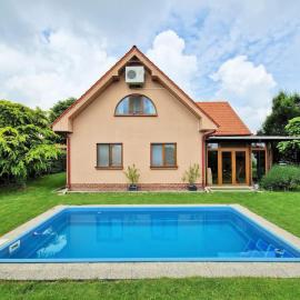 House with 3 bedrooms and pool