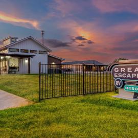 Great Escapes RV Resort Bryan College Station, hotell i Bryan