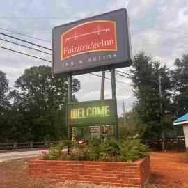 Fairbridge Inn & Suites โรงแรมในแทลลาดีกา