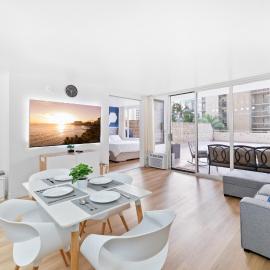 UNIQUE CONDO I Massive Patio I Modern 1BR Banyan I Washer Dryer I Free parking I 5' Beach