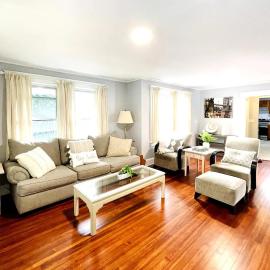 Modern Home off I-95 Perfect for Families & Business Stay with Ample Parking, Hotel in Stamford